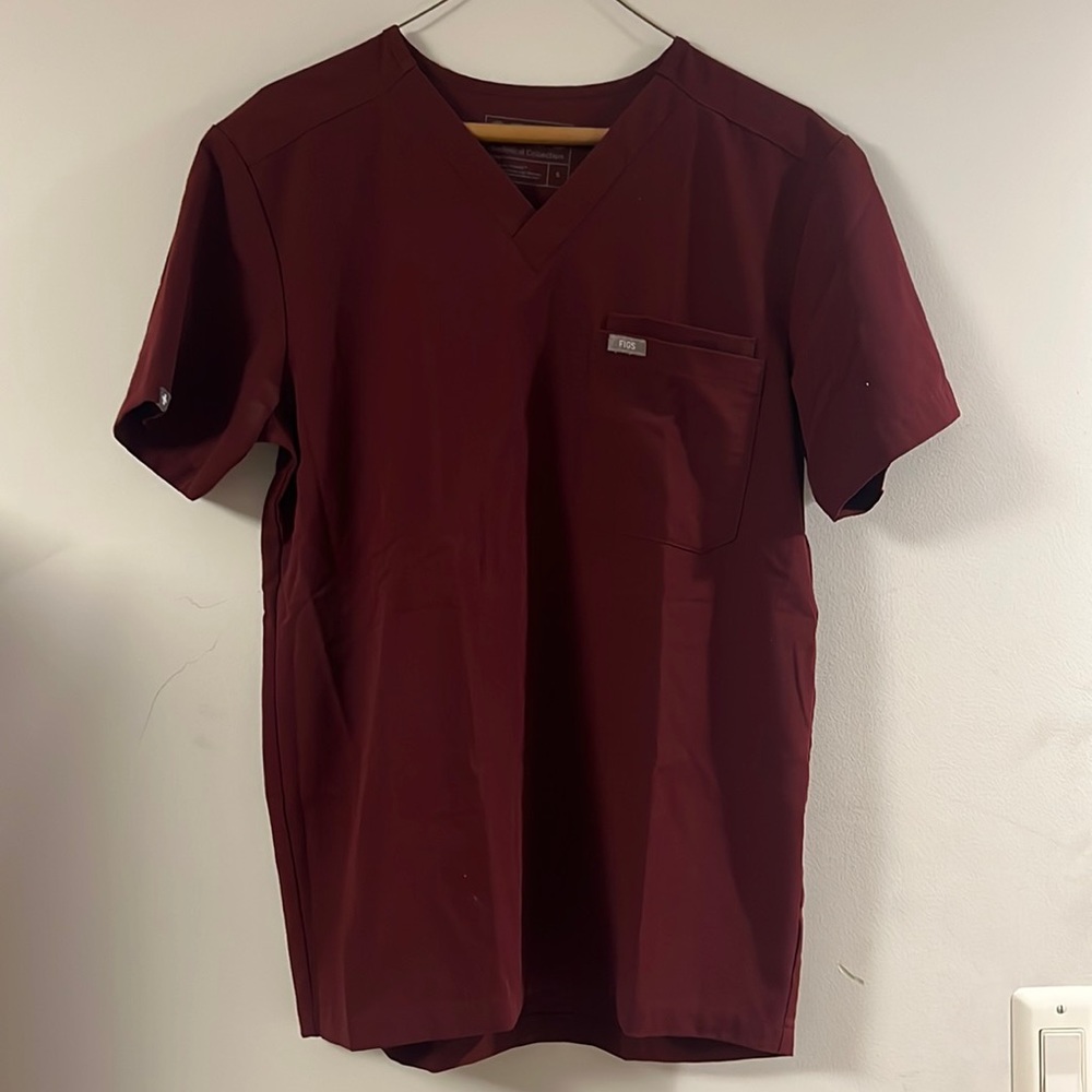 Figs Scrub Top size Small Maroon